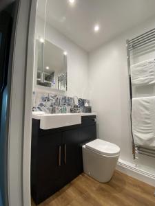 Marshpools Bed & Breakfast - Licensed near Weobley village的一间浴室