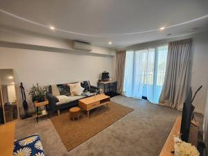 Imagen de la galería de Lakeside apartment, walking distance to foreshore, en Kingston 