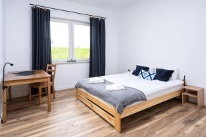 En eller flere senge i et værelse på Golf & Lake House 14