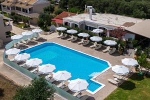 an overhead view of a swimming pool with umbrellas and chairs at Anna Studio and Maisonettes in Arillas