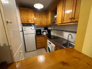 A kitchen or kitchenette at Apartament Montana