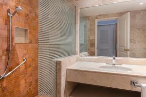 Koupelna v ubytování Iberostar Waves Tucan - All Inclusive