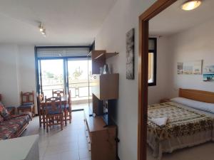 Posteľ alebo postele v izbe v ubytovaní Apartamentos Surfing 3000