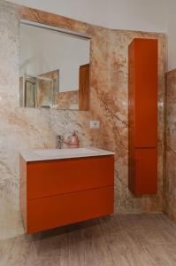 a bathroom with a sink and a mirror at Villa Anna - Bike Friendly in Buonconvento
