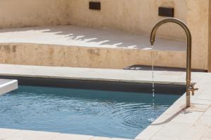 a water fountain in a swimming pool at Villa Edda in Noto