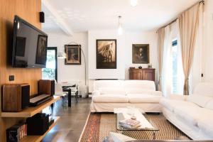 A television and/or entertainment centre at Villa il Cedro