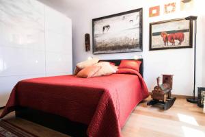 A bed or beds in a room at Villa il Cedro