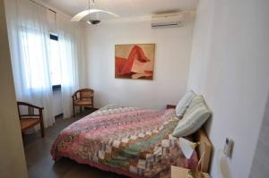 A bed or beds in a room at Villa il Cedro