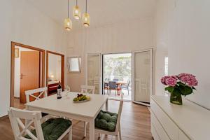 Posezení v ubytování Robinson House Zrnovo (3637)