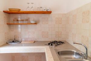 Kuchyň nebo kuchyňský kout v ubytování Robinson House Zrnovo (3637)