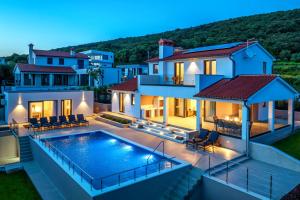 Bassein majutusasutuses Villa with private pool, garden and seaview for max 11 Pers near Labin 5207-1 või selle lähedal