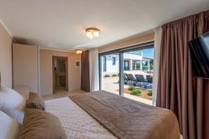 Televiisor ja/või meelelahutuskeskus majutusasutuses Villa with private pool, garden and seaview for max 11 Pers near Labin 5207-1