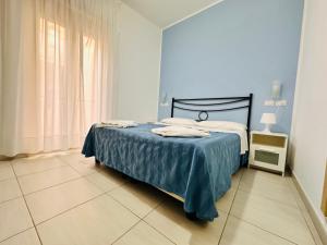 Llit o llits en una habitació de Maniel Beach Hotel