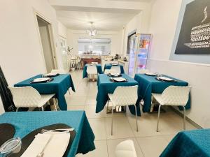 Restaurant o un lloc per menjar a Maniel Beach Hotel