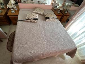 A bed or beds in a room at Apartament Montana