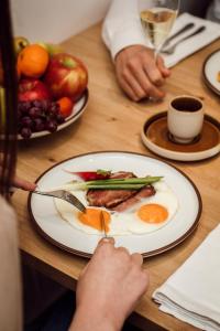 Jedlo v ubytovaní bed & breakfast alebo blízkom okolí
