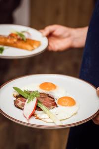 Jedlo v ubytovaní bed & breakfast alebo blízkom okolí