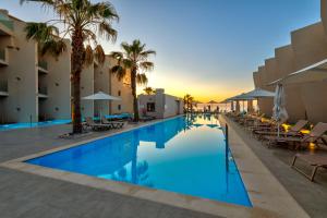 Basen w obiekcie White Olive Elite Rethymno lub w pobliżu