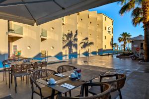 Restauracja lub miejsce do jedzenia w obiekcie White Olive Elite Rethymno