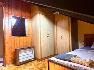 Voodi või voodid majutusasutuse KotorHostelito toas
