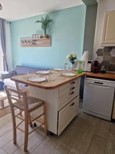 Gallery image of Maison pour 4 personnes en bord de mer in Borgo