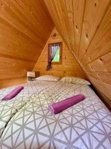 Voodi või voodid majutusasutuse Glamping Krn toas +10 fotot