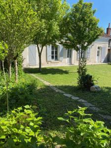 Vonkajšia záhrada v ubytovaní Clos des Chardons - Le Jardin