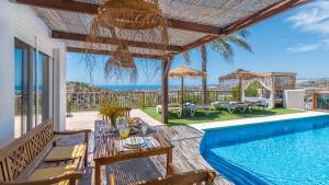 The swimming pool at or close to Casa La Yedra Algarrobo by Ruralidays
