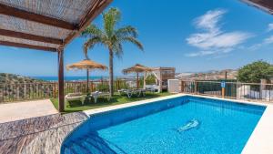 The swimming pool at or close to Casa La Yedra Algarrobo by Ruralidays