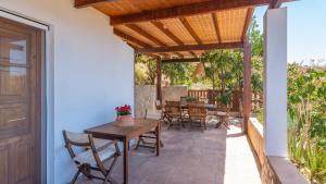 A balcony or terrace at Casa La Yedra Algarrobo by Ruralidays