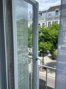 ventana con vistas a la calle en Alex Maastricht en Maastricht