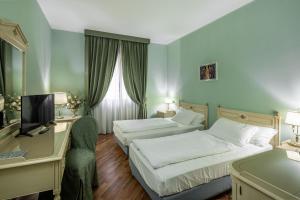 Posteľ alebo postele v izbe v ubytovaní Hotel Lucrezia Borgia + 37 fotografií