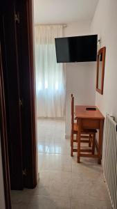 TV a/nebo společenská místnost v ubytování Hotel Nuevo Julios by Olda