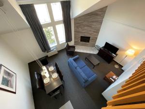 TV a/nebo společenská místnost v ubytování Hotel Vacances Tremblant