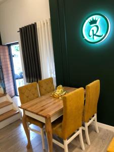 Photo de la galerie de l'établissement Rent Room 5 Rolandi Apartaments, à Pogradec 16 autres photos