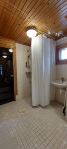 Et badeværelse på Alppiruusu A