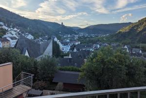 a view of a town with houses and mountains at Wellness Appartement Cochem in Cochem
