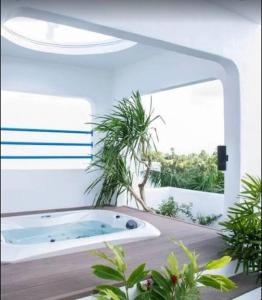Bazén v ubytování Studio Unit at La Bella Tagaytay Residences nebo v jeho okolí