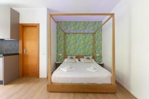 a bedroom with a canopy bed with two dishes on it at Appartamento Marina in Stresa