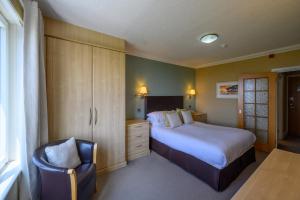 Trefeddian Hotel客房内的一张或多张床位