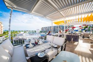 Balkón nebo terasa v ubytování Sea View Premier Fort Beach Sveti Vlas