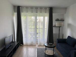 Μια τηλεόραση ή/και κέντρο ψυχαγωγίας στο Studio cosy, calme et confort