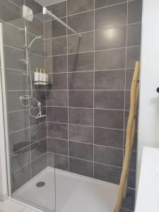 a shower with a glass door in a bathroom at Escapade parisienne à 25 minutes de la Tour Eiffel in Villeneuve-la-Garenne +20 photos