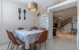 Fotografie z fotogalerie ubytování Gorgeous Home In Kresini With Wifi v destinaci Modrušani