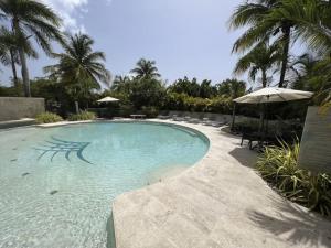 Bazén v ubytování Coco Beach Resort Condo nebo v jeho okolí