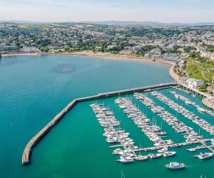 Φυσικό τοπίο κοντά σε αυτό το πλωτό κατάλυμα
