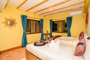 Letto o letti in una camera di Nepali Heritage Hotel