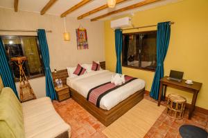 Letto o letti in una camera di Nepali Heritage Hotel