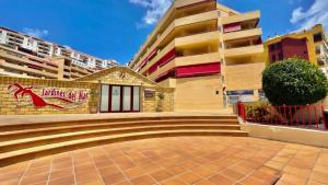 un edificio con escaleras delante de un edificio en MarketHome Jardines del Mar Pool View, en Puerto de Santiago