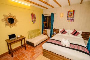 Letto o letti in una camera di Nepali Heritage Hotel